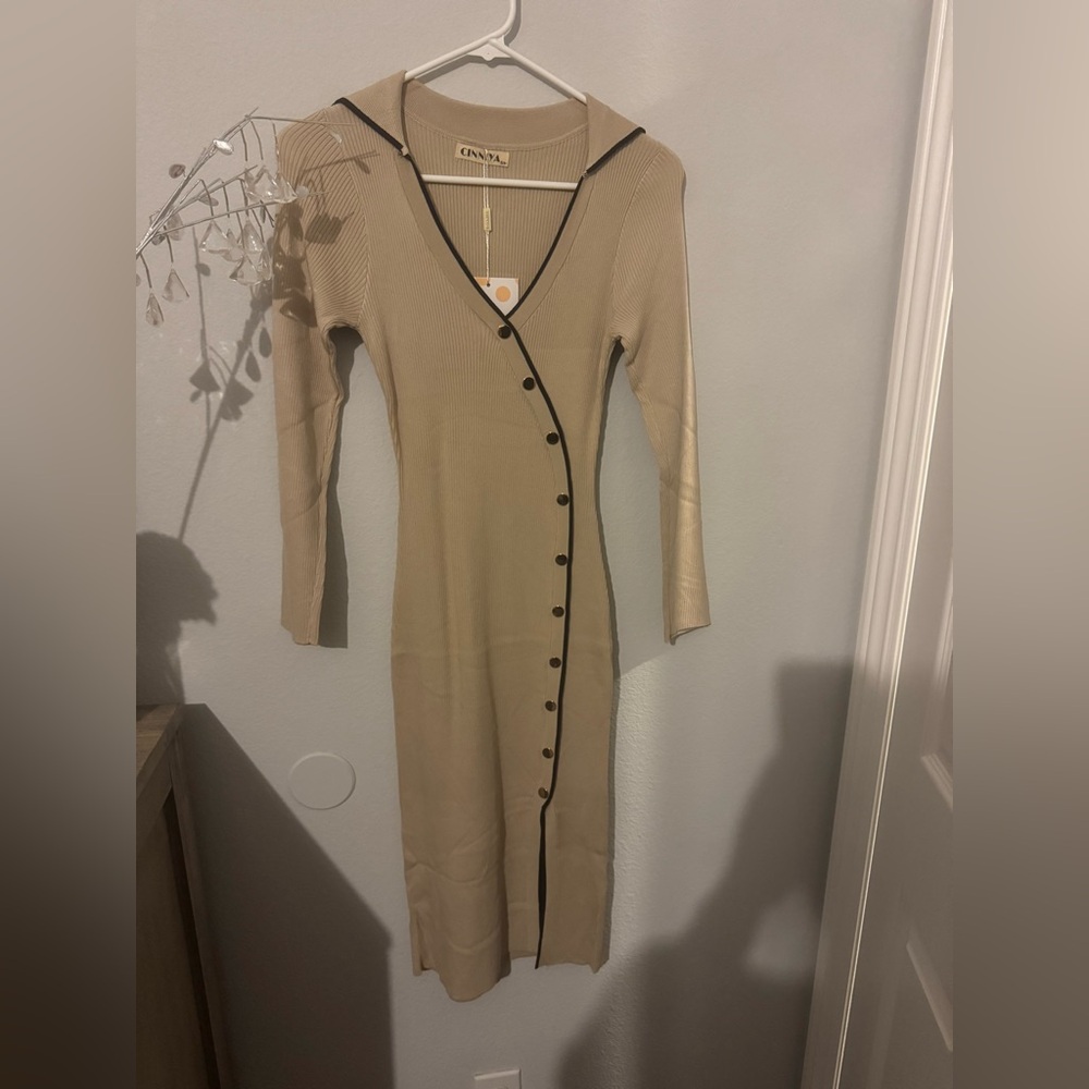 Ribbed Knit Midi Dress. Beige Black Trim Gold Button Front Long Sleeve. NWT. - Picture 2 of 5